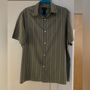 Men’s Axcess short sleeve shirt.  Size XL